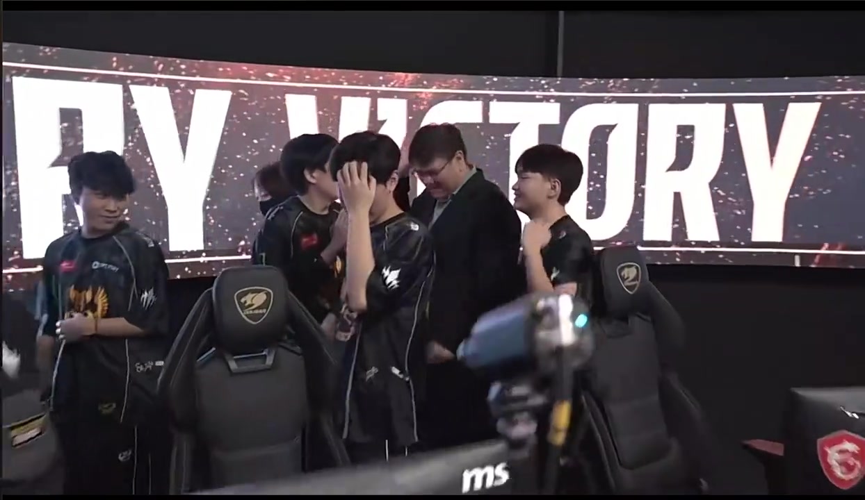 人类悲欢并不相通！GAM老板和选手激情庆祝！Karsa和Fofo神情落寞